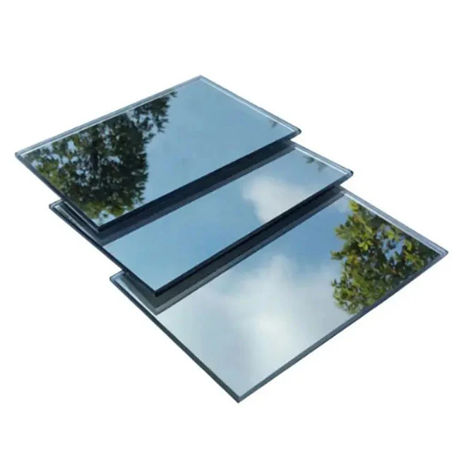 Reflecterend glas voor de bouw